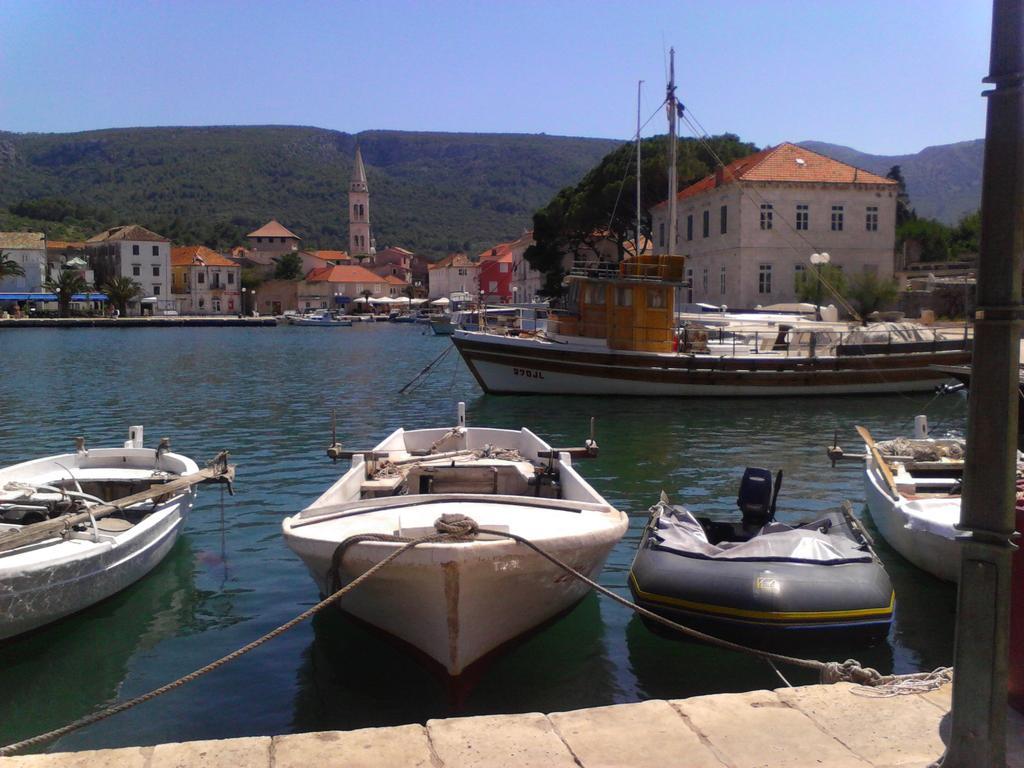 Apartments And Rooms Dobrila Jelsa  Kültér fotó