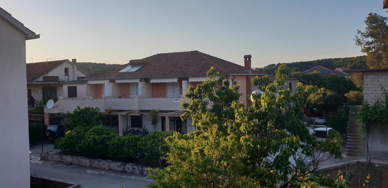 Apartments And Rooms Dobrila Jelsa  Kültér fotó