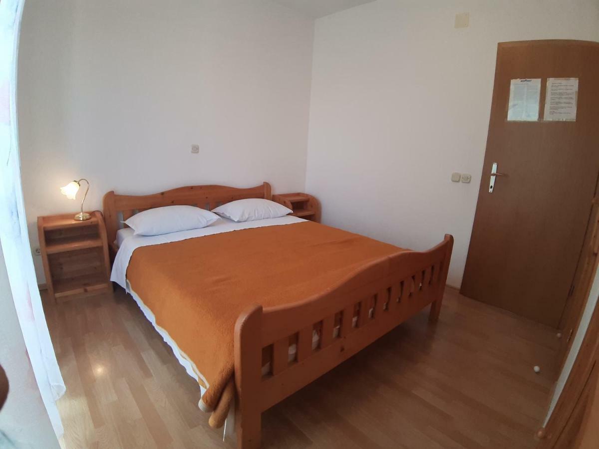 Apartments And Rooms Dobrila Jelsa  Kültér fotó